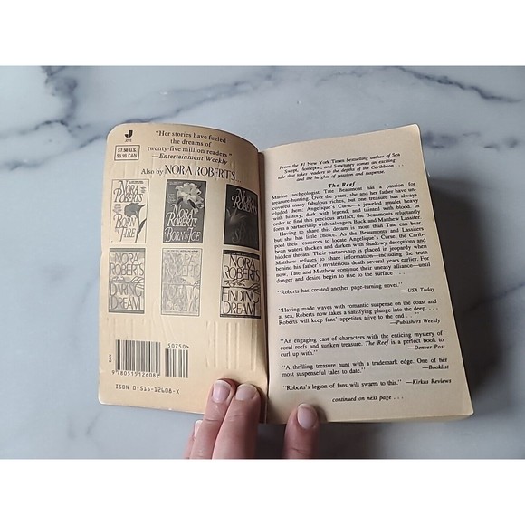 The Reef by Nora Roberts Soft cover - Picture 2 of 10